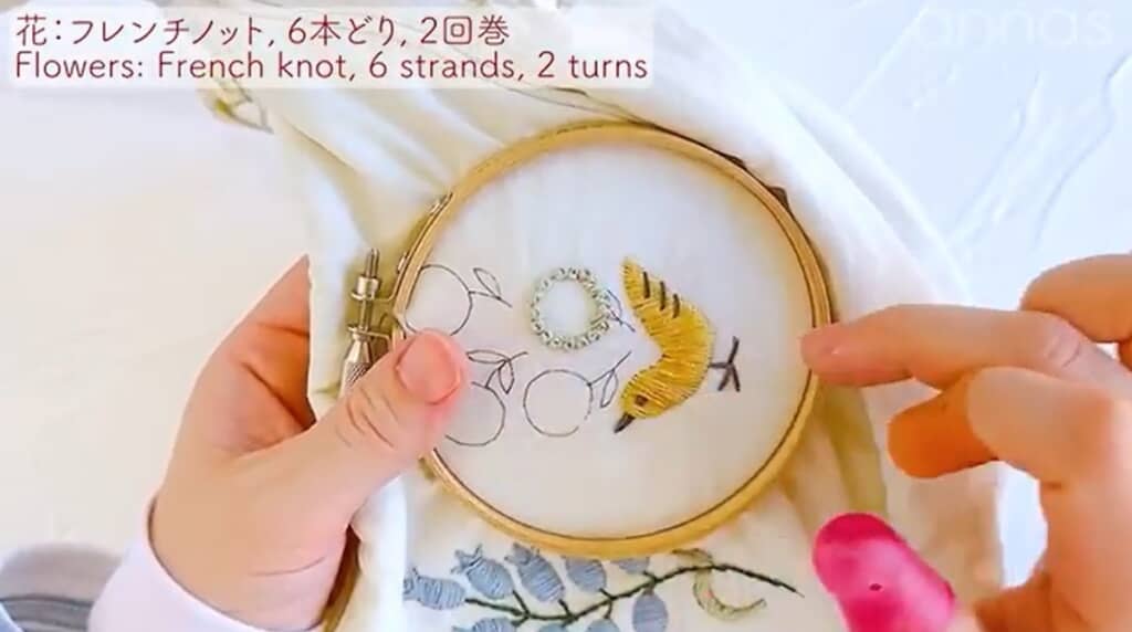 花は外側から刺しゅうします
