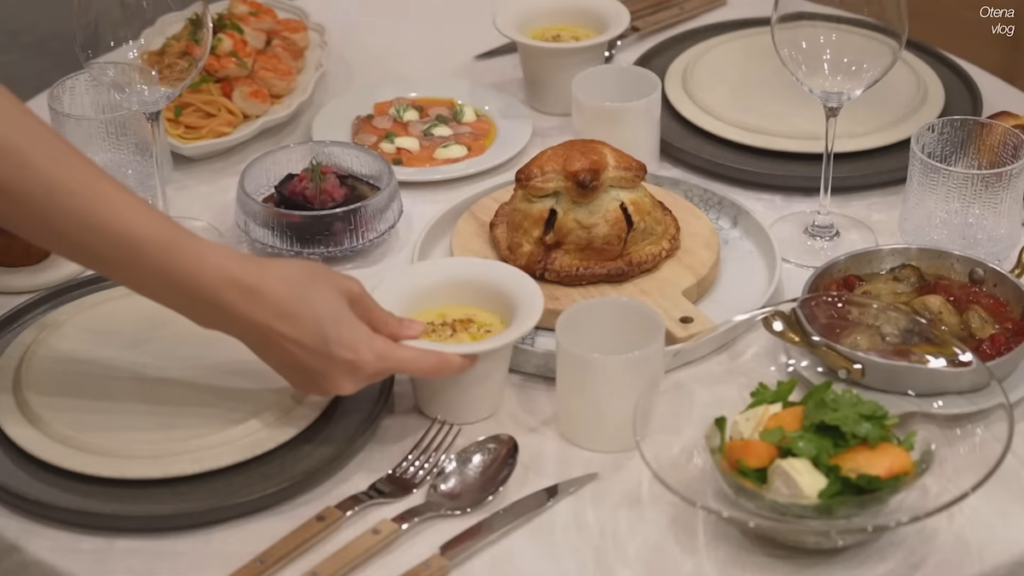 高さのあるデザインが食卓のアクセントに