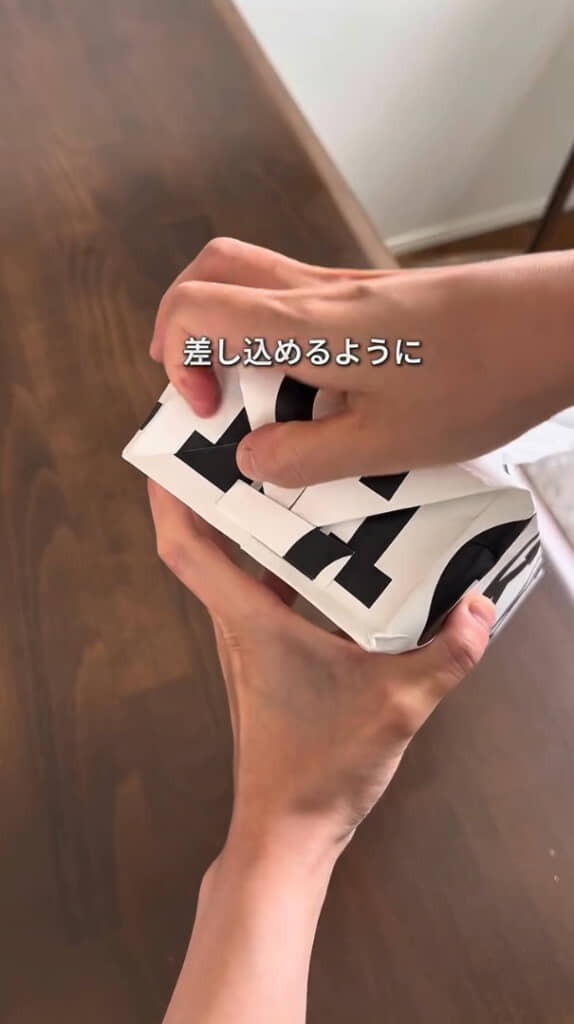 差し込んで固定するので、ティッシュの交換も容易です