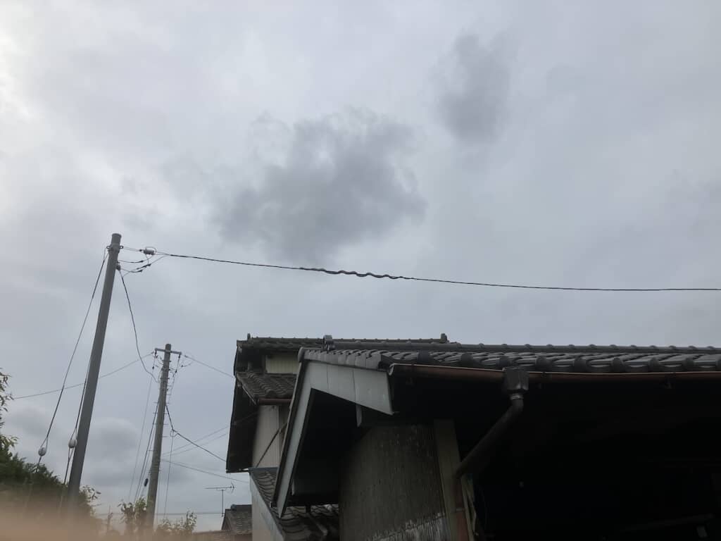 電線の様子がおかしい……?