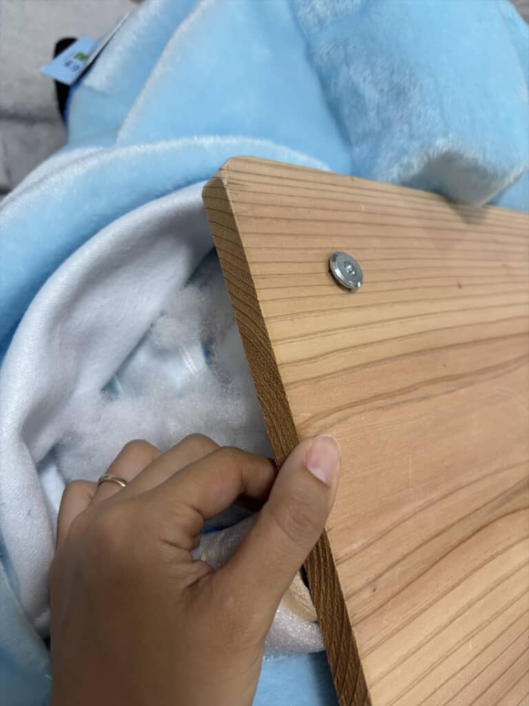 コストコのコッシーのぬいぐるみを実際に座れるようにするDIY