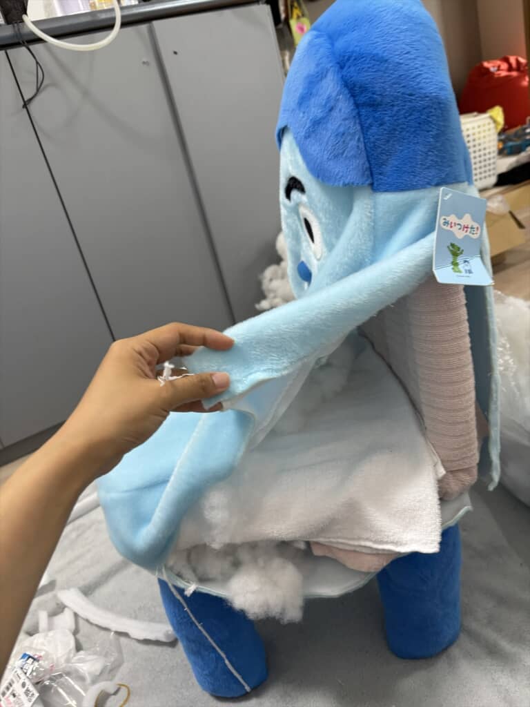 コストコのコッシーのぬいぐるみを実際に座れるようにするDIY