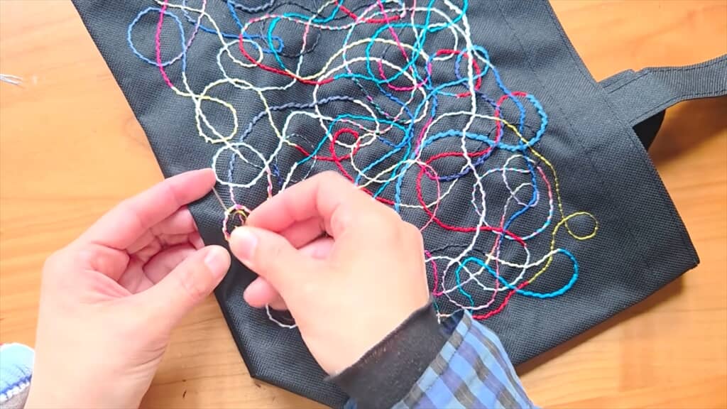 100円ショップのバッグを刺しゅうでかわいくアレンジ