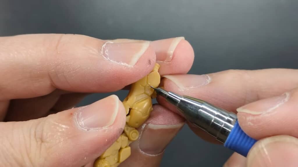 パーツのモールドに彫り込みを加える