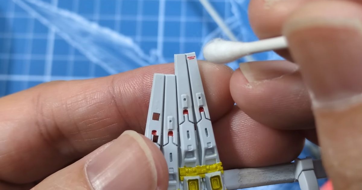 手のひらサイズの極小ガンプラを塗装すると……　完成したとんでもない作品に「スゴい根気」「今までで一番繊細ですばらしい」（1/4） | ホビー ねとらぼ