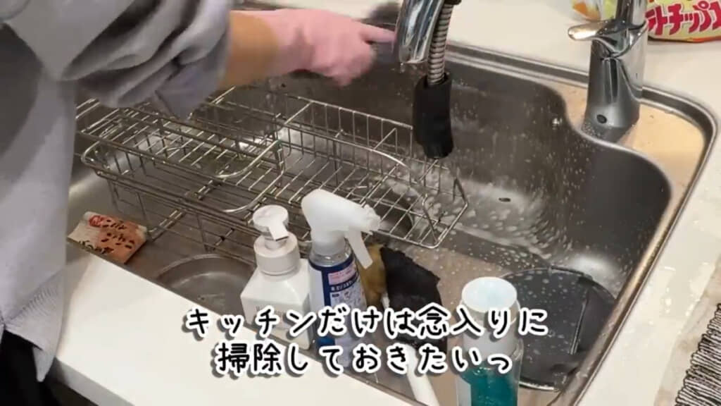 すべて取り外して丸洗いしていきます