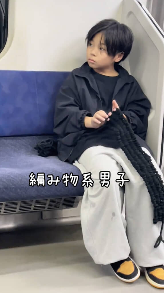 電車移動中にも編み物!?