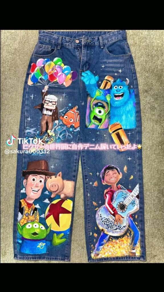 たくさんのピクサーの主人公たちが彩るデニム