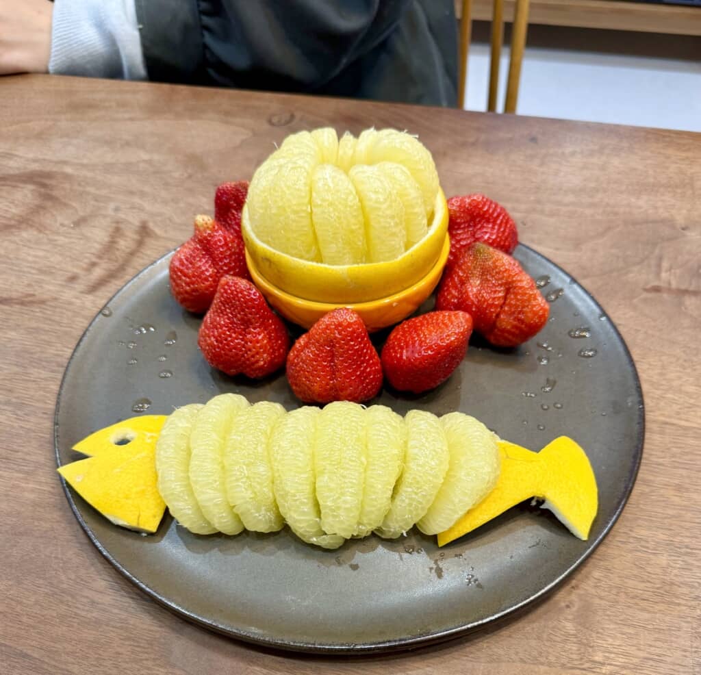 夫が準備した文旦といちごのフルーツプレート!