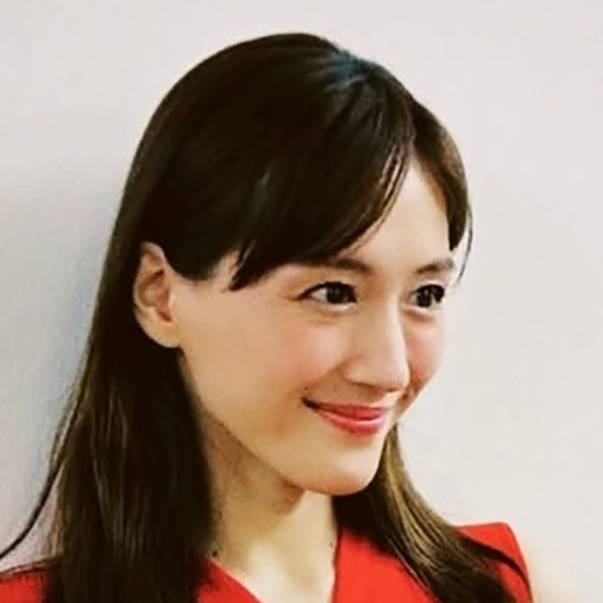 「反則ものです」綾瀬はるかがカンヌで着用した“まさかの服”にネット騒然「声出た」「発光してる笑」「美の暴力」（3/3） | 映画 ねとらぼ