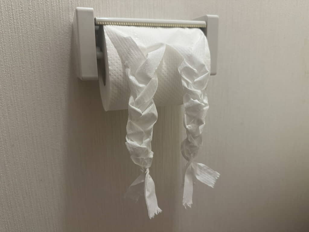 アナがトイレットペーパーに出現