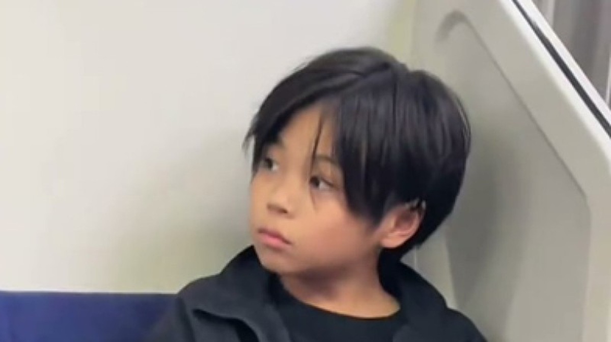 編み物にはまった10歳男子、電車移動中も指で編み続け…… 完成した“かわいいアイテム”に「作り方教えて欲しい」「いやかっこよ」 本人に話を聞いた(1/2) | 編み物 ねとらぼ
