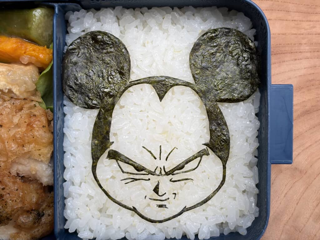 ミッキーとベジータのキャラ弁(キャラ部分のアップ)