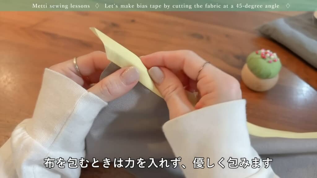 引っ張らず優しく