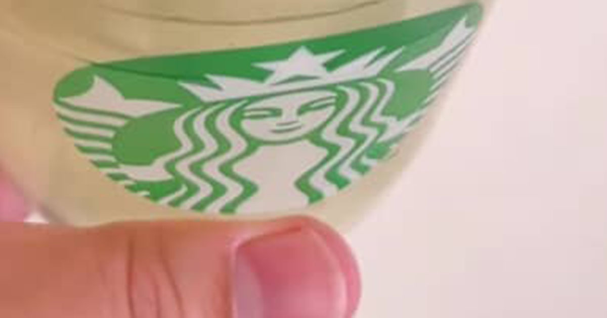 スタバの透明カップでダイソーのシソを育てたら、1カ月後……　驚きの姿が200万再生「すごい」「こんなに水栽培で成長するのですね」（1/2） | ライフハック ねとらぼ
