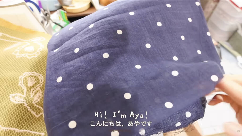 ドット柄のリネン生地