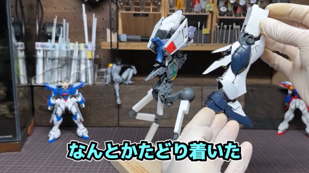 νガンダムの脚部フレームをボディ部分にそのまま流用