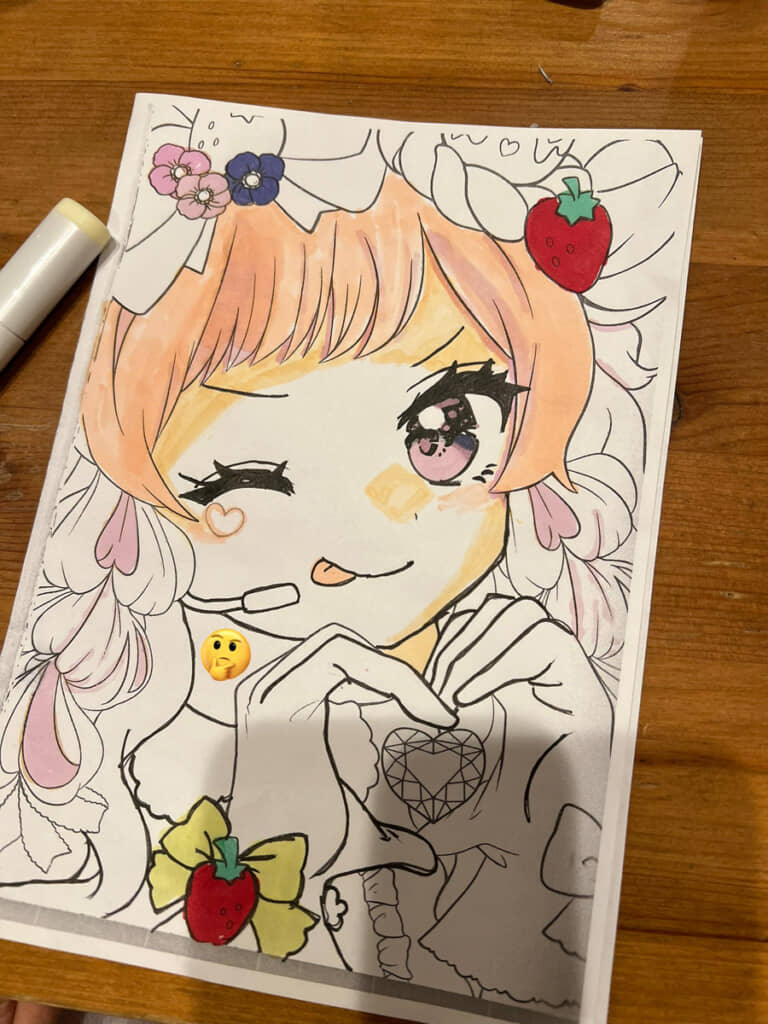 上手に塗れたかわいい塗り絵。でも、顔の下にちょっと違和感が……?