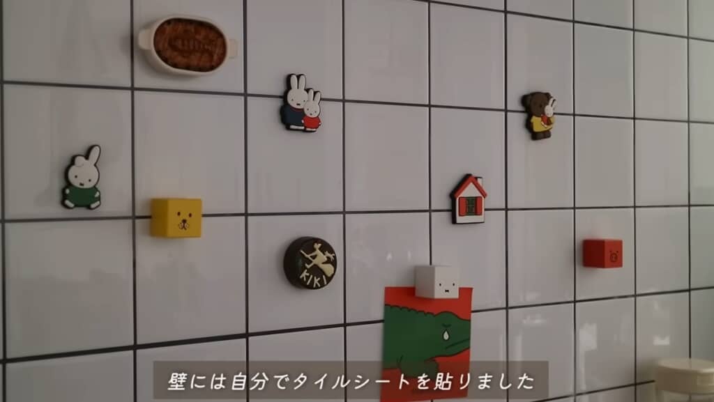 壁にはミッフィーたちのマグネットが貼られています