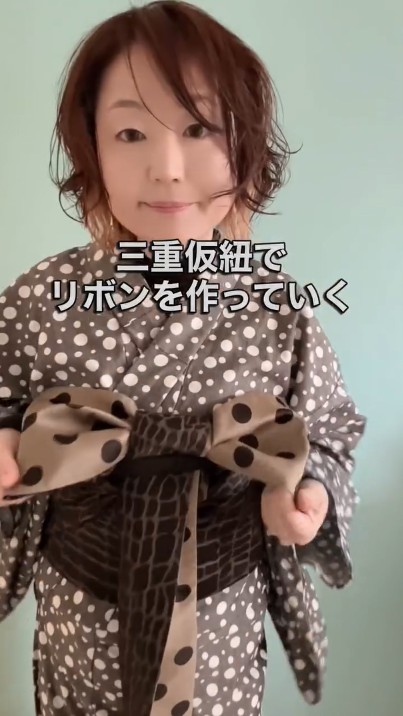 ブラウン調のモダンな着物と帯
