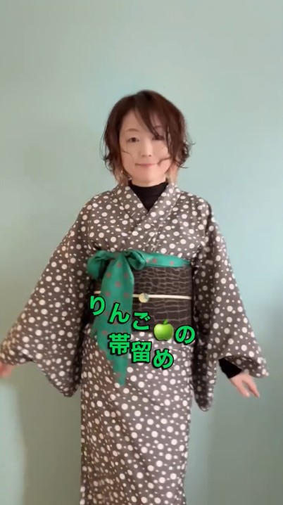 グリーンと帯どめがポイント