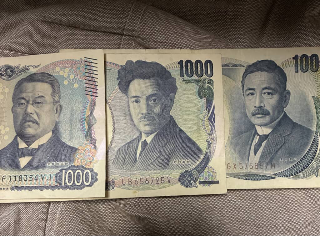 財布の中身に歴代の1000円札