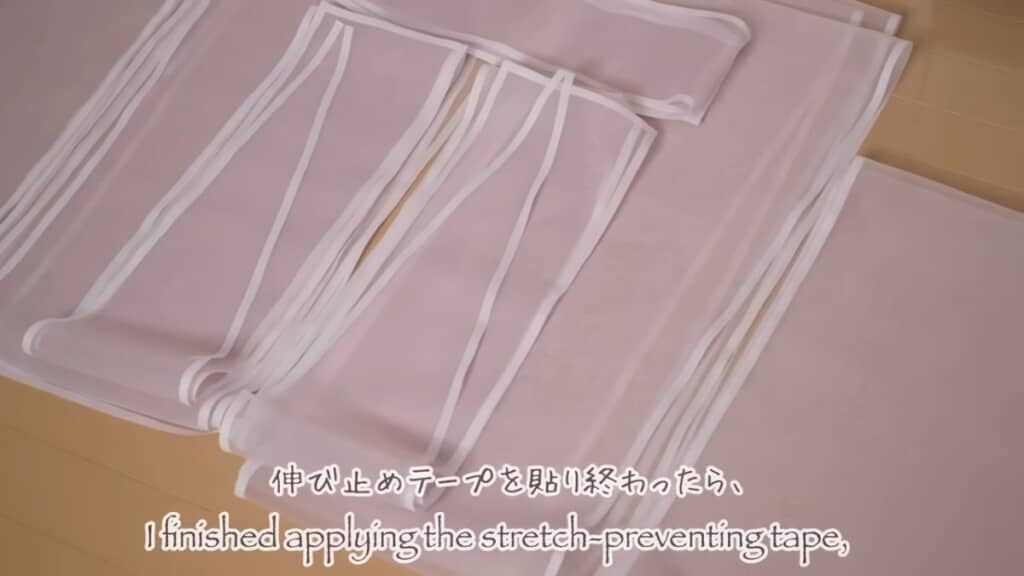 裁断して伸び止めテープを貼りました