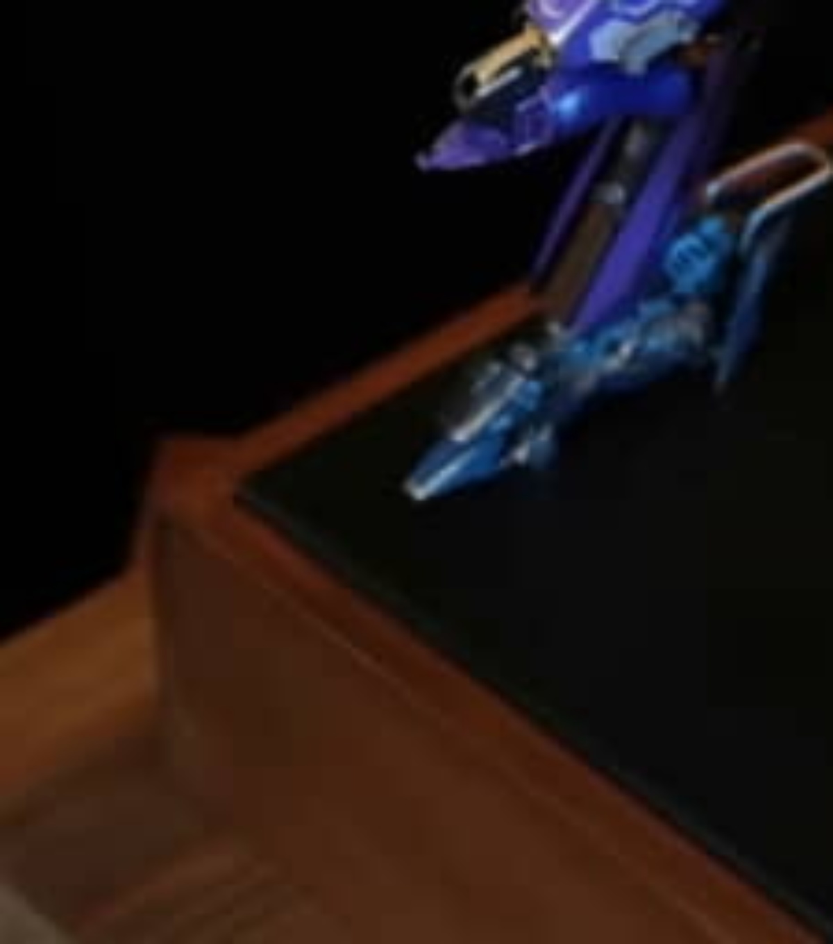 6体のガンプラを“モデラー歴10年”のベテランが合体させると…… 完成した