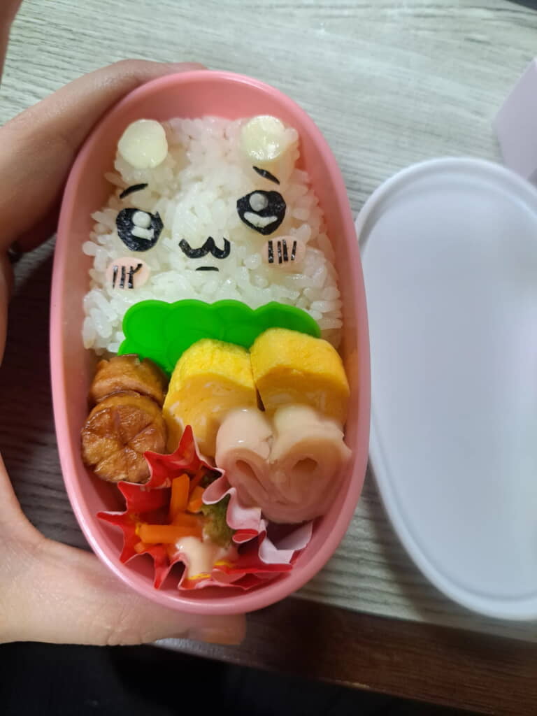 とても凝っていて華やかなお弁当です