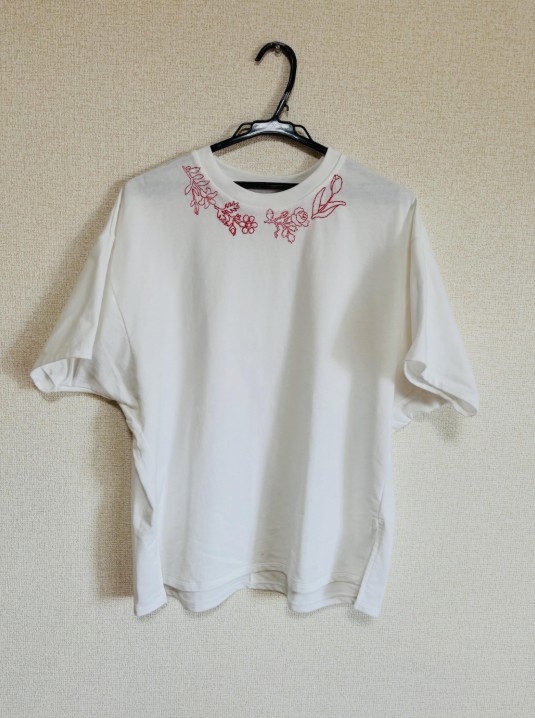 刺しゅうが完成したTシャツ