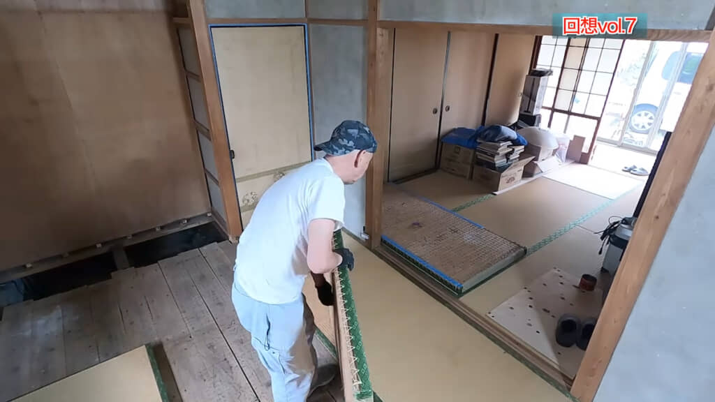 タツヤさん「昭和の畳は重たいですねぇ〜」