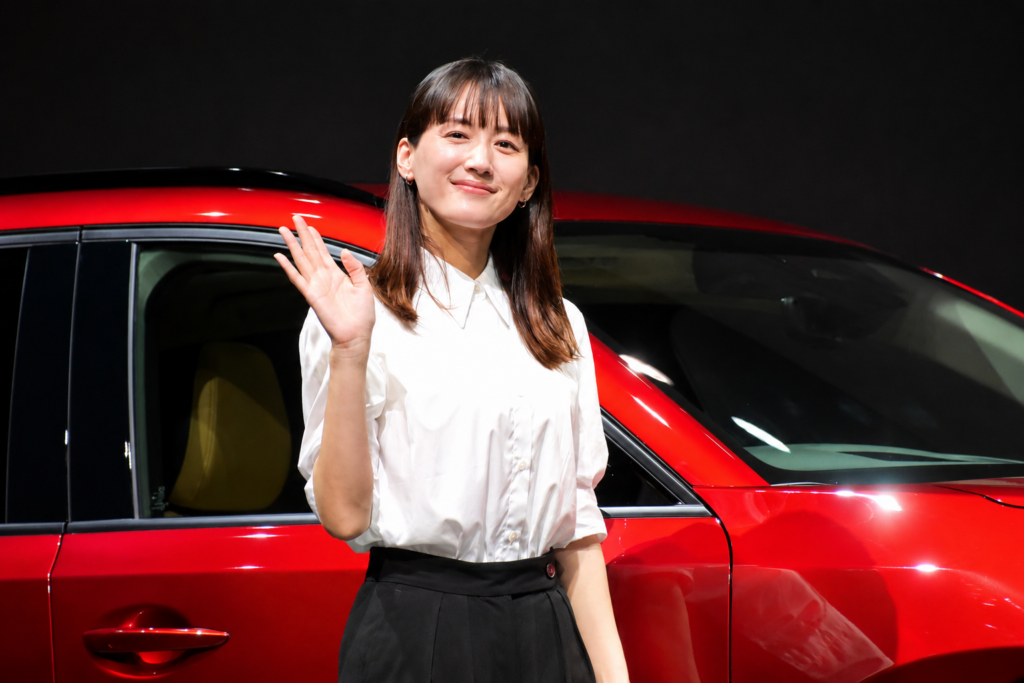 マツダの新型クロスオーバーSUV「MAZDA CX-5」の発表会に出席した綾瀬はるかさん