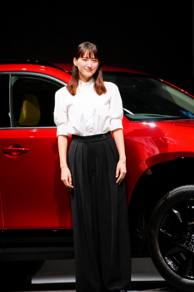 マツダの新型クロスオーバーSUV「MAZDA CX-5」の発表会に出席した綾瀬はるかさん