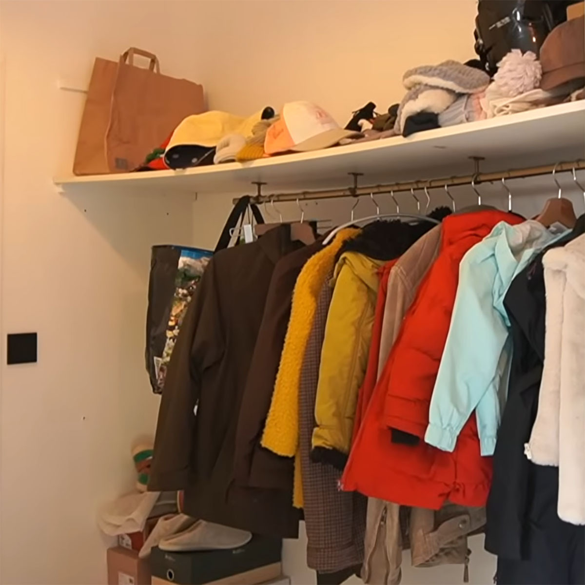 物であふれた“新居の玄関”→イケアの家具でDIYしたら……　想像以上の変貌に「驚きました」「すごく素敵」（1/3） | リフォーム・リノベーション・DIY ねとらぼ
