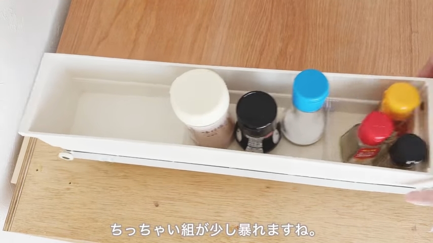 仕切りを入れてみるも、中に入れたものがズレる