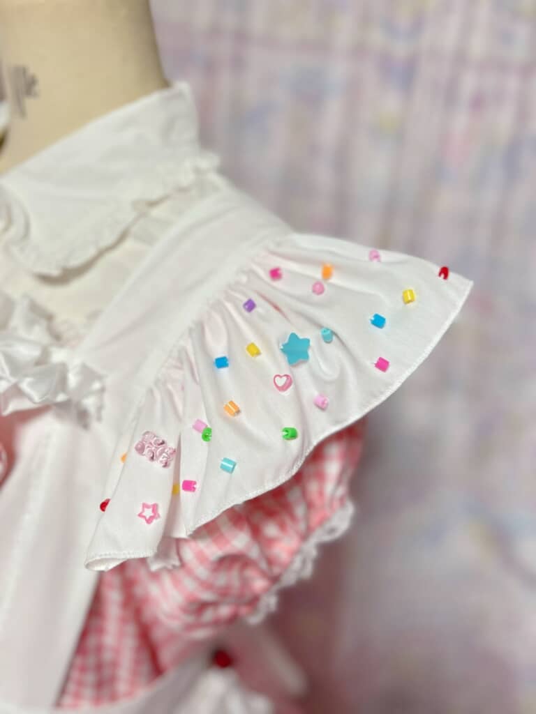 ビーズがカラースプレーチョコみたいでかわいい！