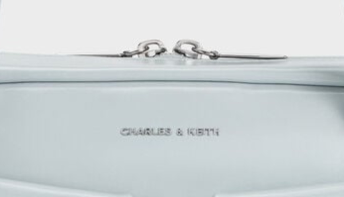 CHARLES ＆ KEITH】「ほぼ毎日使っちゃってる」ペットボトルも入る高 