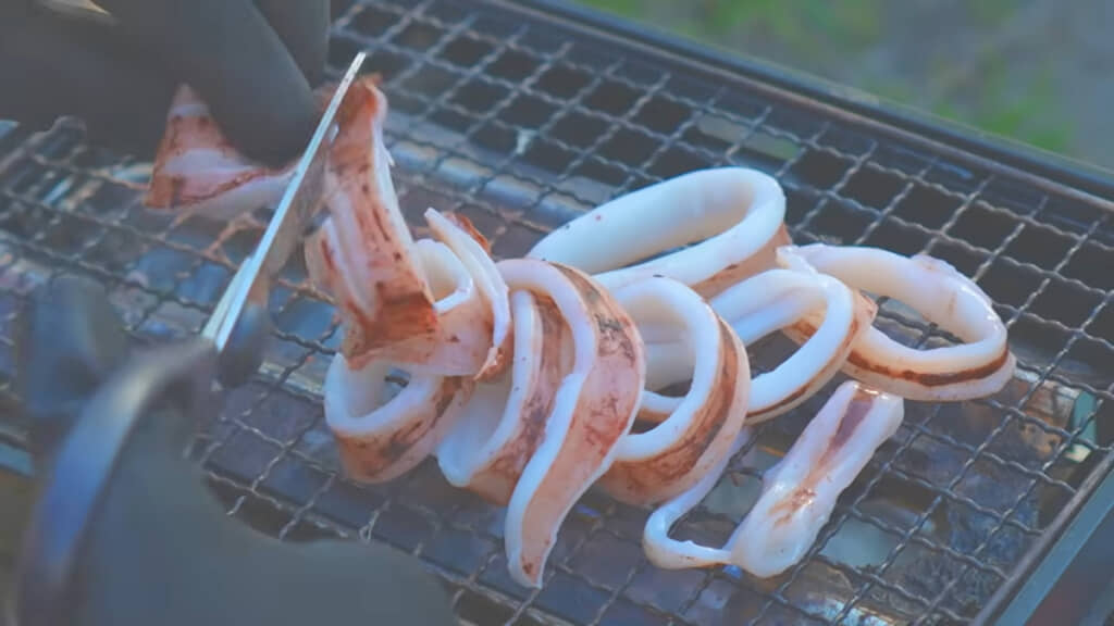 ハサミで食べやすくカットしたら……