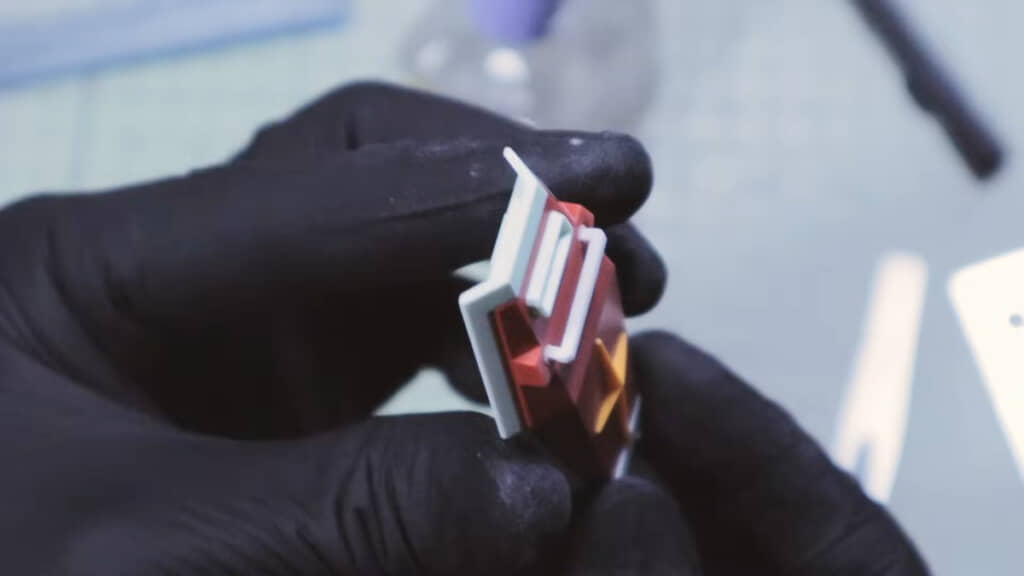 プラ棒で作った取っ手をシールドに追加
