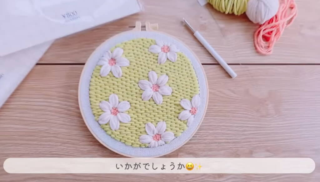 外に出ていた布を引き締めれば、壁面装飾に！