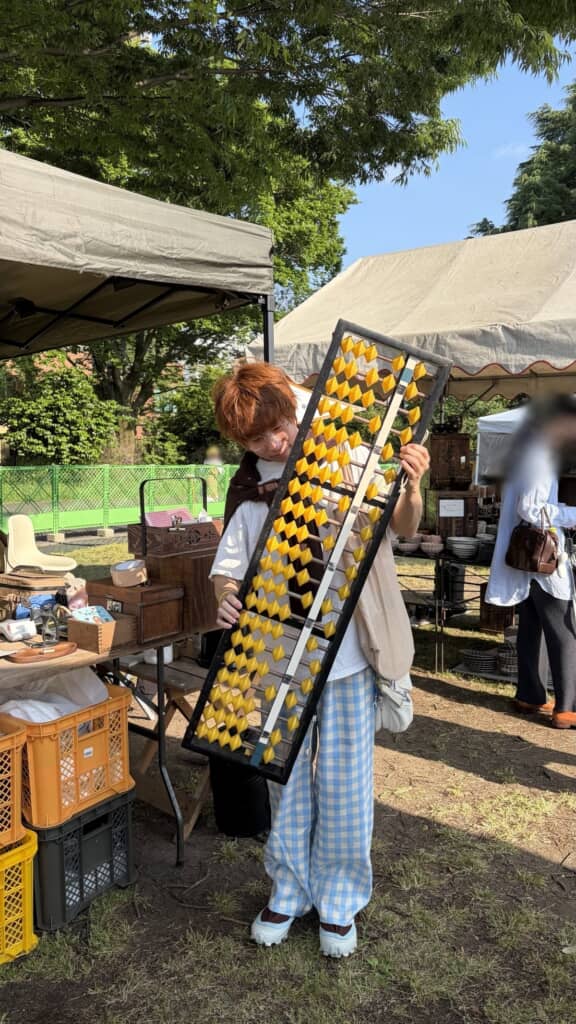 バカデカそろばんをゲットしたユトさん