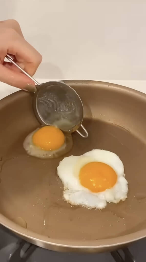 水気を切ってから焼くという一手間を加えます