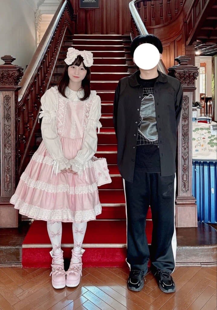服の系統は違ってもお似合いな2人