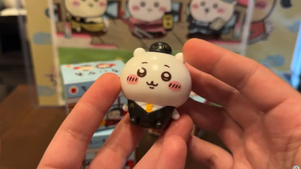 マネージャー姿のちいかわ