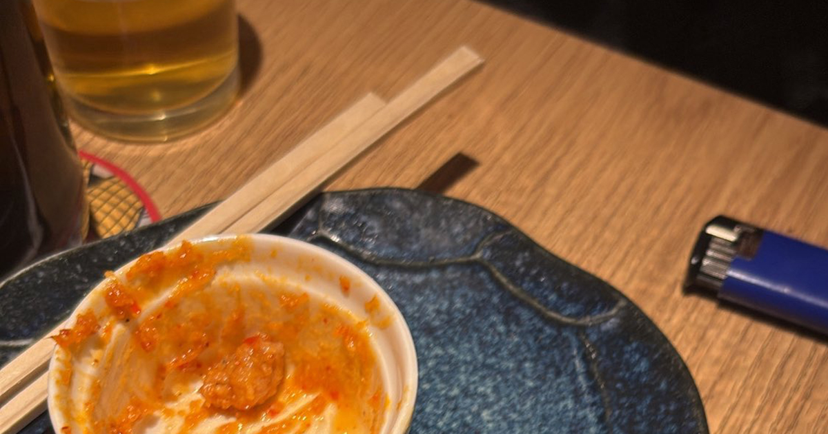 飲み会で友人が急にしゃべらなくなった→ふと見ると……「コレ作ってたのダルすぎる」 まさかの光景に「これは」「エモい」(1/2) | ライフスタイル ねとらぼ