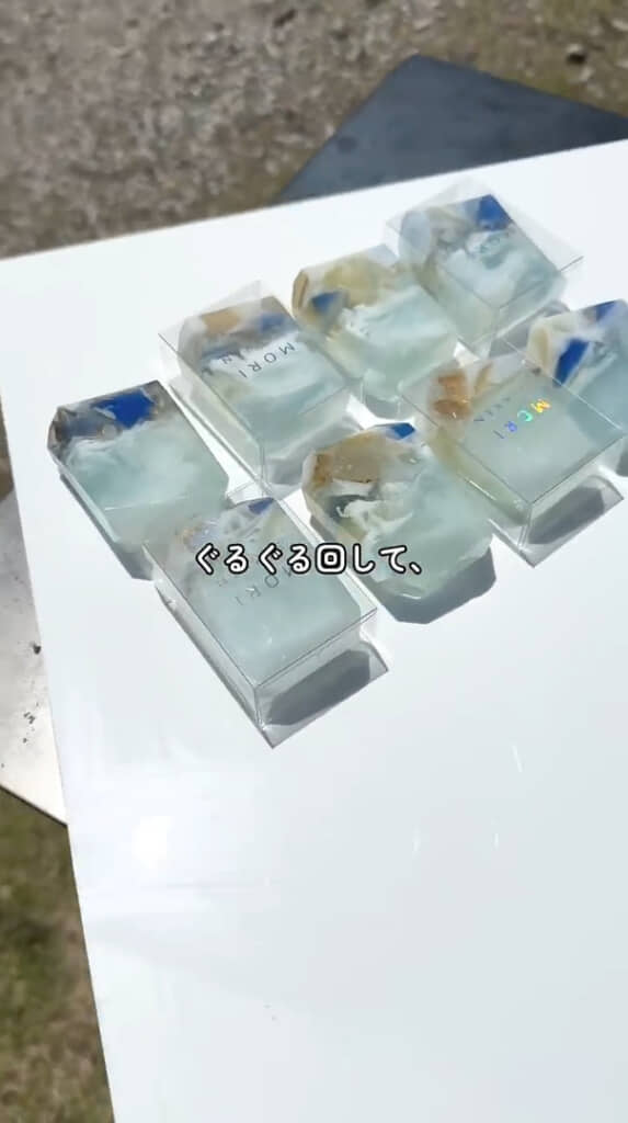 荷台の上の鉄板の上で試行錯誤する様子