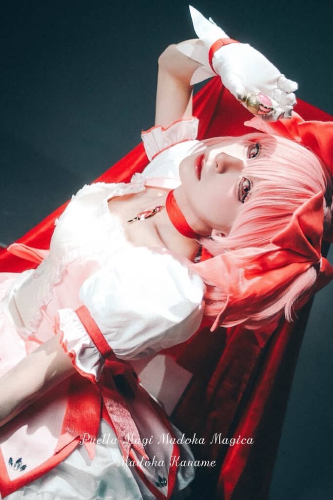 2枚目の写真では、自身が魔法少女に変身!?