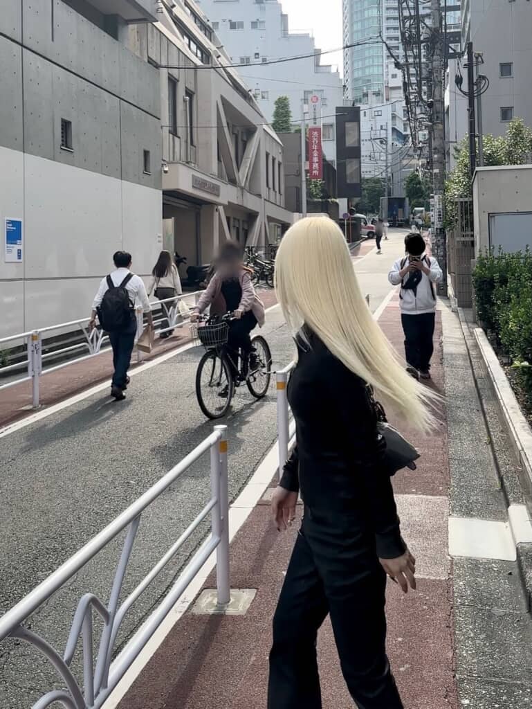 投稿者の髪形とは……？