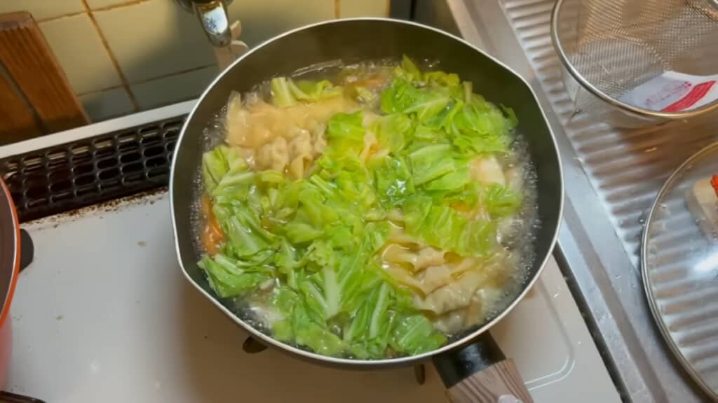 野菜たっぷりのワンタンスープ