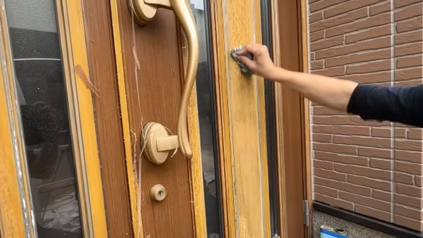 ラッカーシンナーで拭くと表面がつるつるになる
